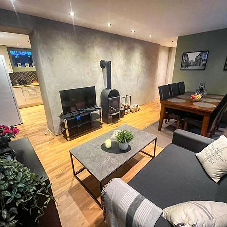 Two-Bedroom City Apartment With Fire Place, Free Parking And Fjordview Terrace - Calm And Central 奥勒松 外观 照片