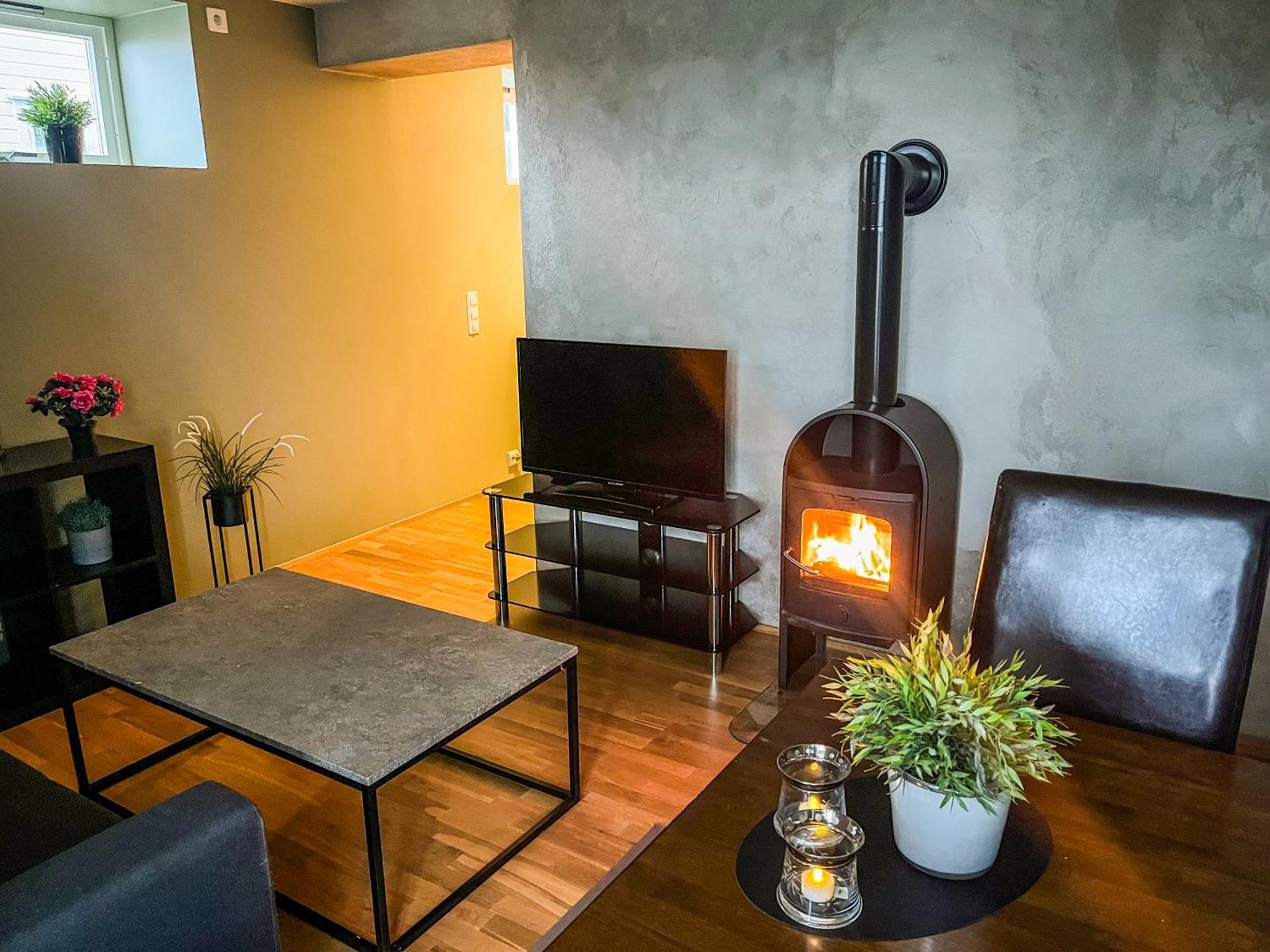 Two-Bedroom City Apartment With Fire Place, Free Parking And Fjordview Terrace - Calm And Central 奥勒松 外观 照片