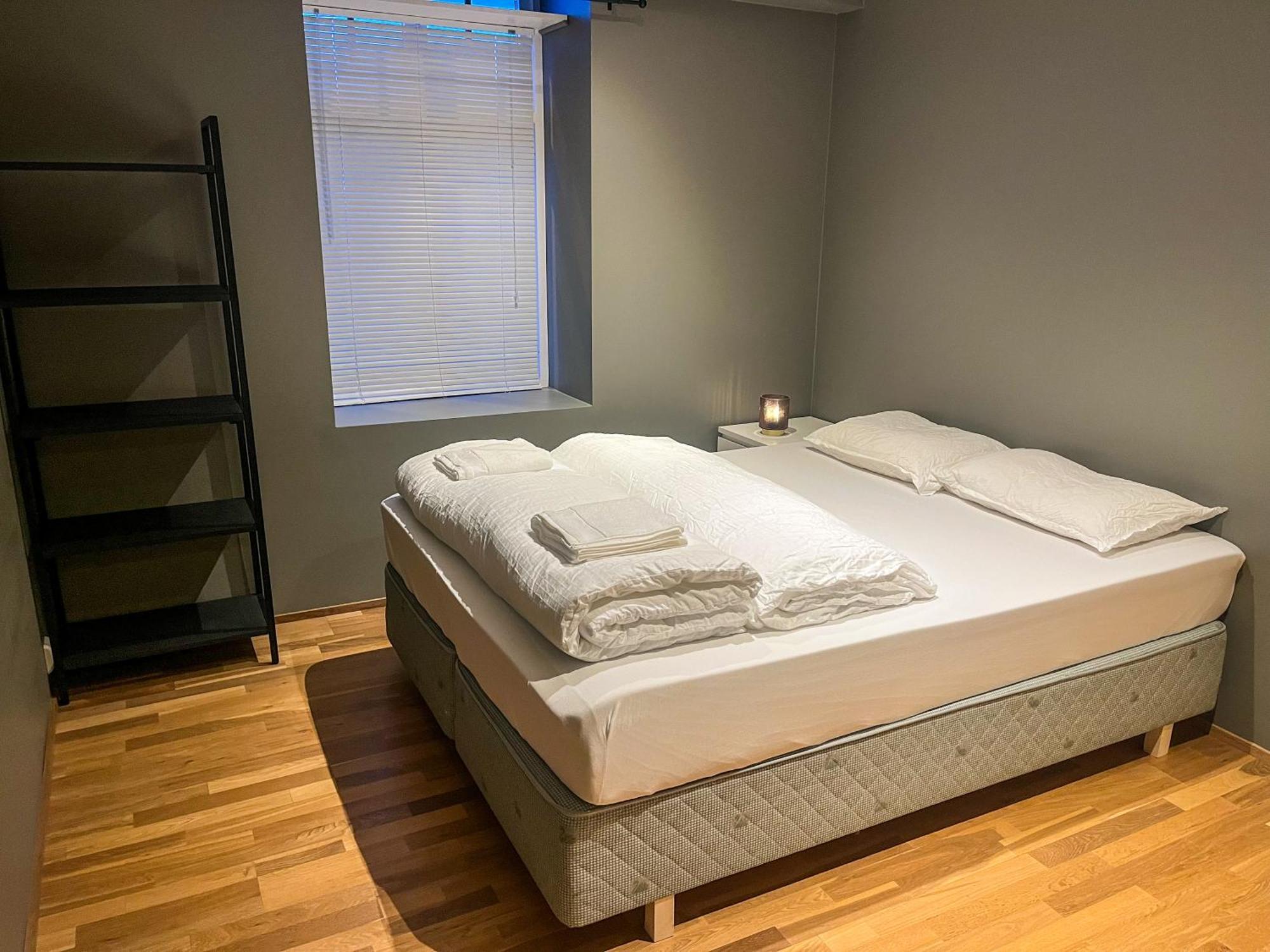 Two-Bedroom City Apartment With Fire Place, Free Parking And Fjordview Terrace - Calm And Central 奥勒松 外观 照片