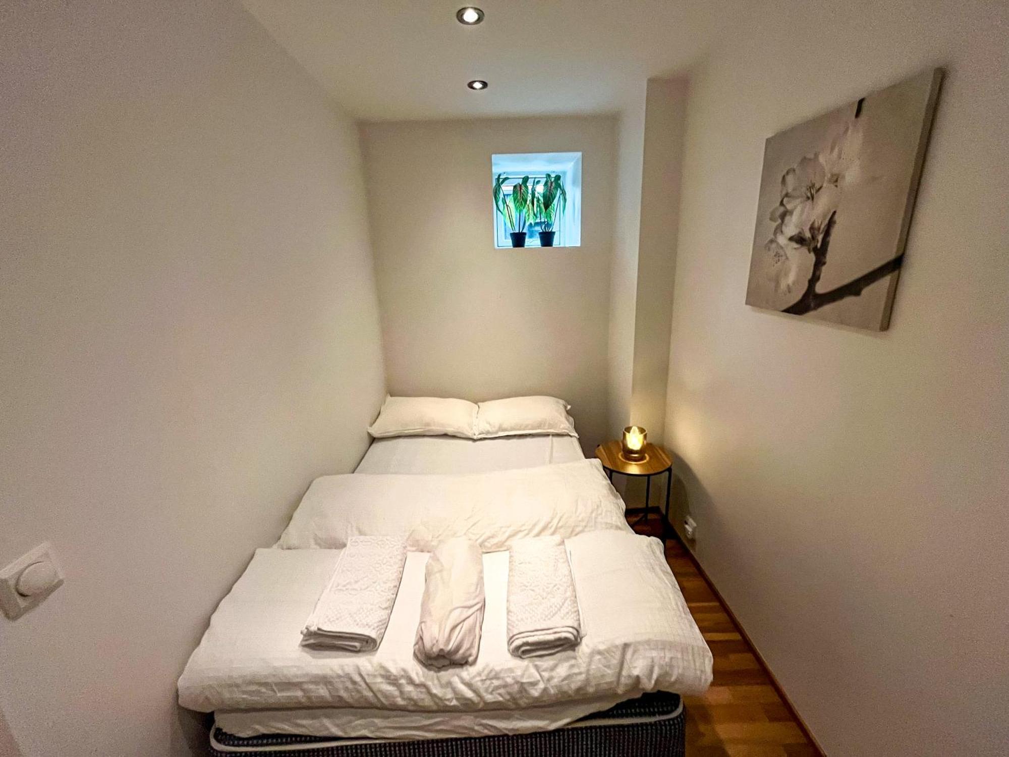 Two-Bedroom City Apartment With Fire Place, Free Parking And Fjordview Terrace - Calm And Central 奥勒松 外观 照片