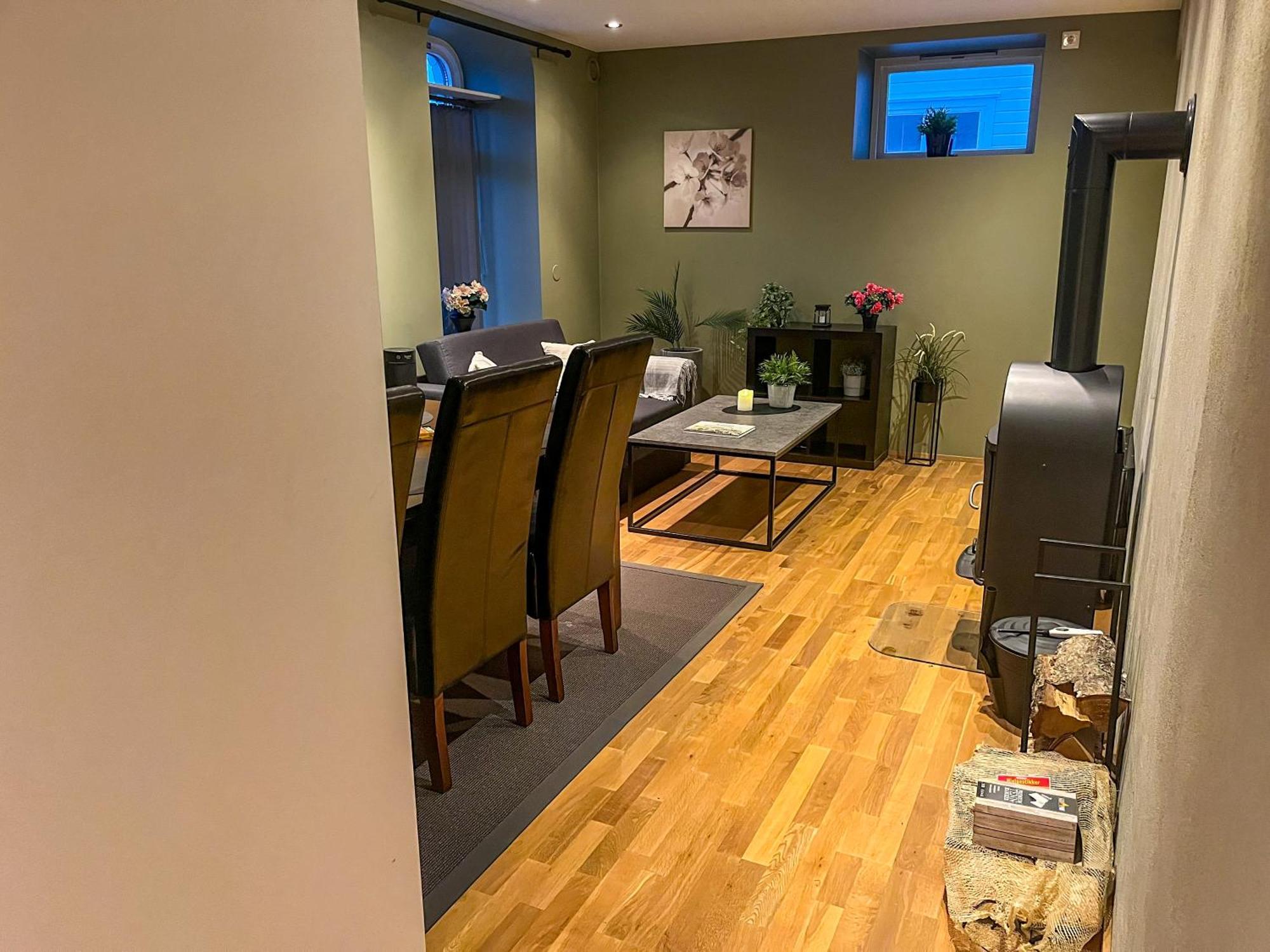 Two-Bedroom City Apartment With Fire Place, Free Parking And Fjordview Terrace - Calm And Central 奥勒松 外观 照片
