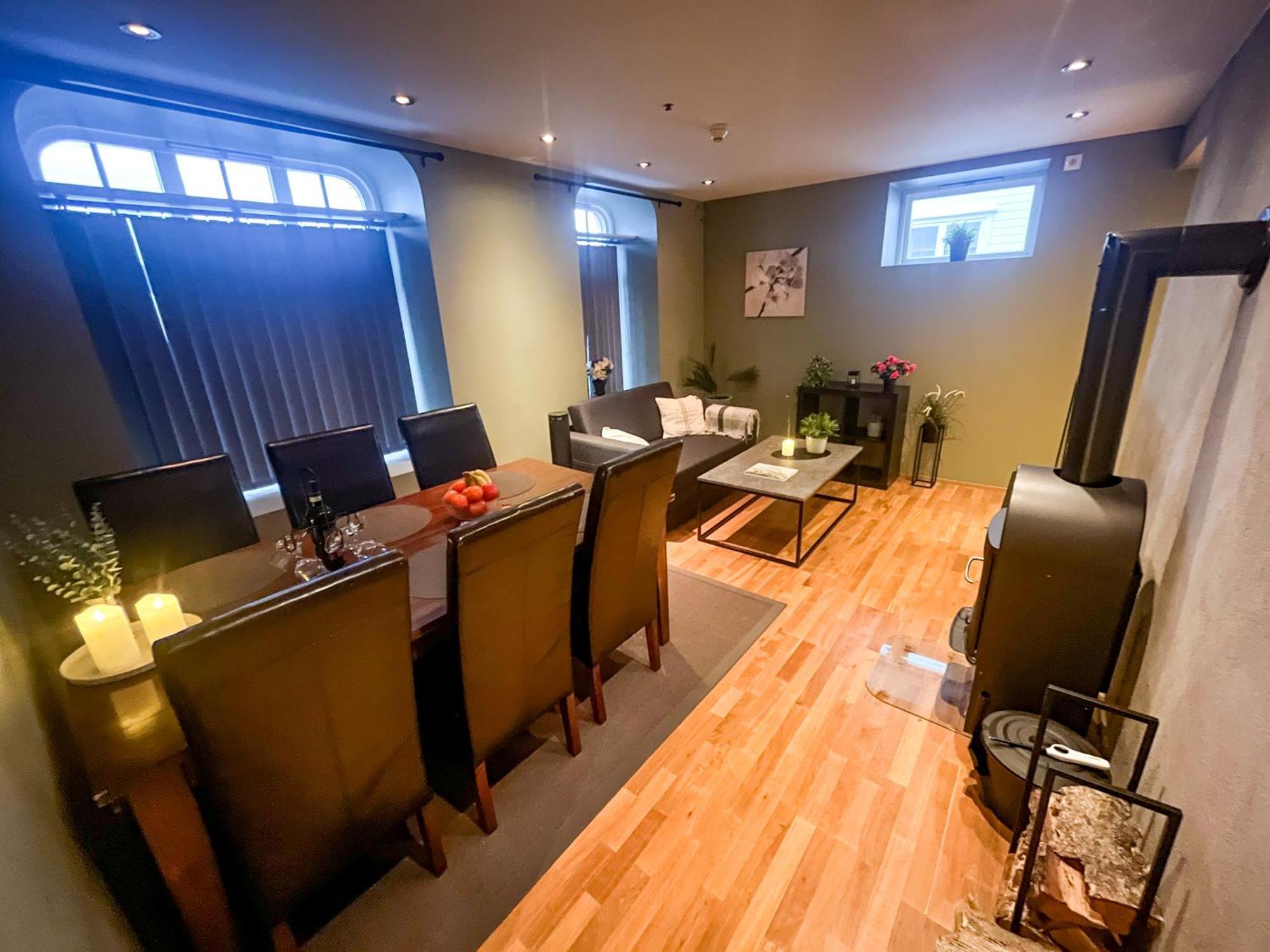 Two-Bedroom City Apartment With Fire Place, Free Parking And Fjordview Terrace - Calm And Central 奥勒松 外观 照片